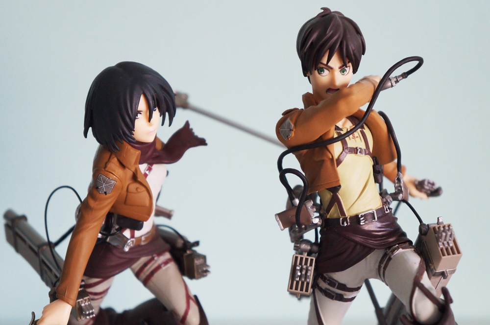 Shingeki no Kyojin figures - Mikasa & Eren